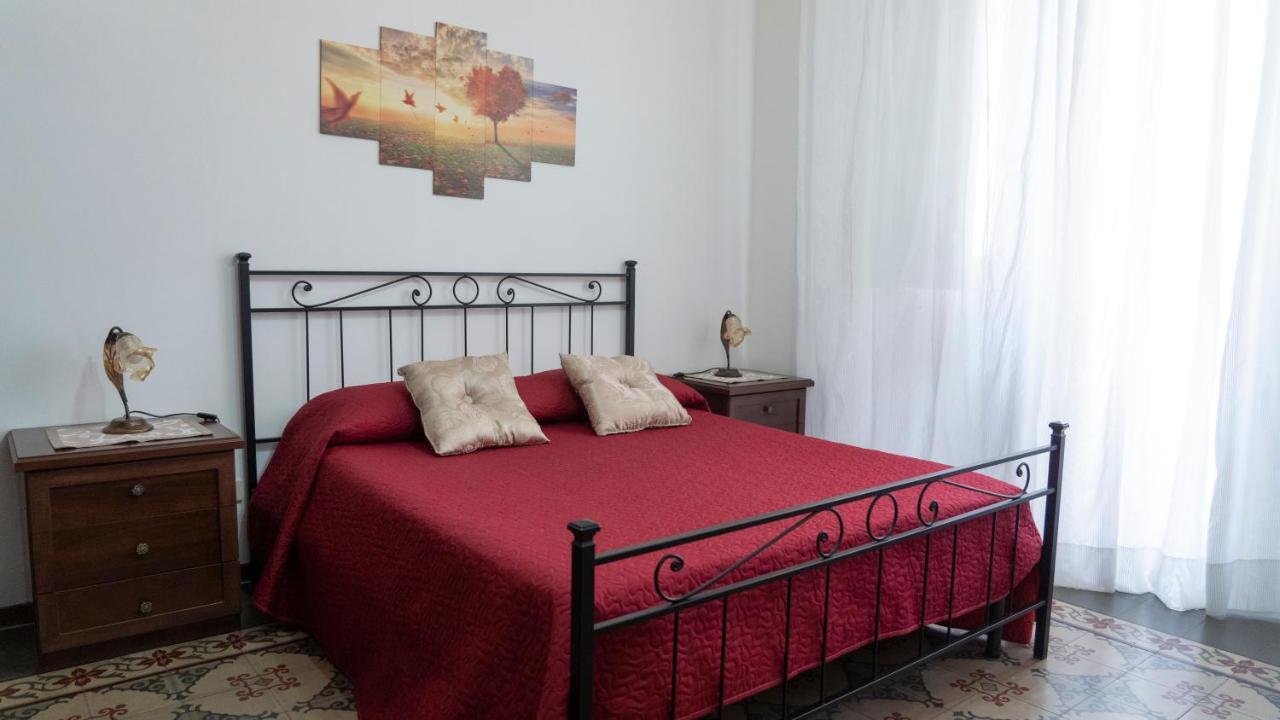 Mary'S Center House Apartment Catania Bagian luar foto