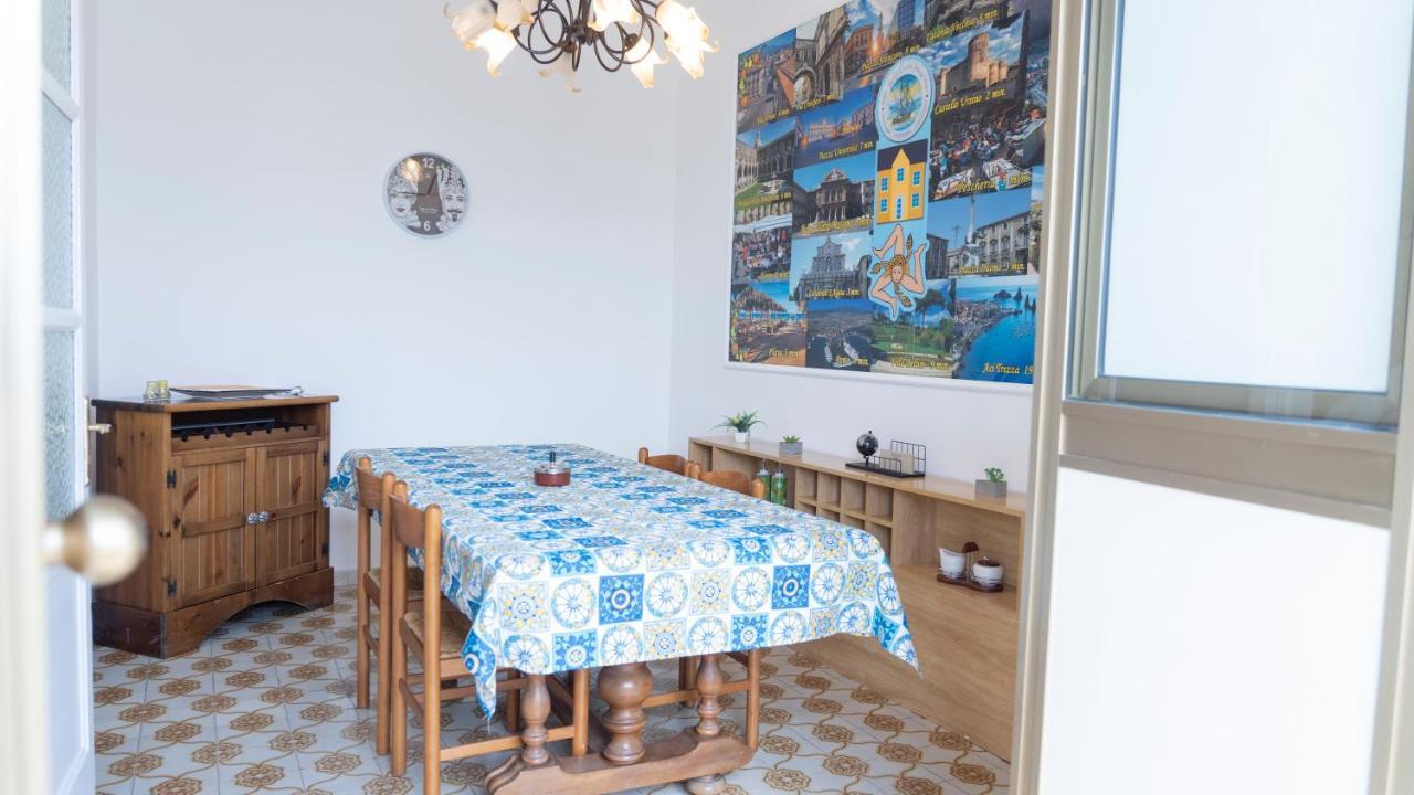 Mary'S Center House Apartment Catania Bagian luar foto