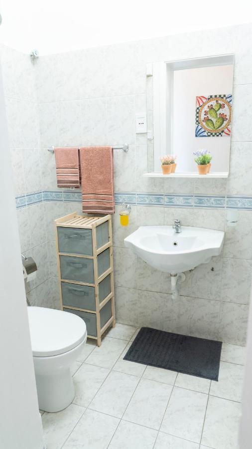 Mary'S Center House Apartment Catania Bagian luar foto