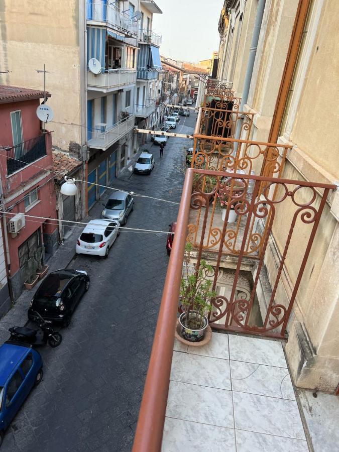 Mary'S Center House Apartment Catania Bagian luar foto
